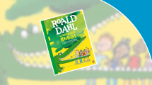 Zu sehen ist ein Kinderbuch mit dem Titel "Das riesengroße Krokodil", auf dem ein gezeichnetes Krokodil gezeigt wird, das nach viel ahnungslosen Kindern schnappt.